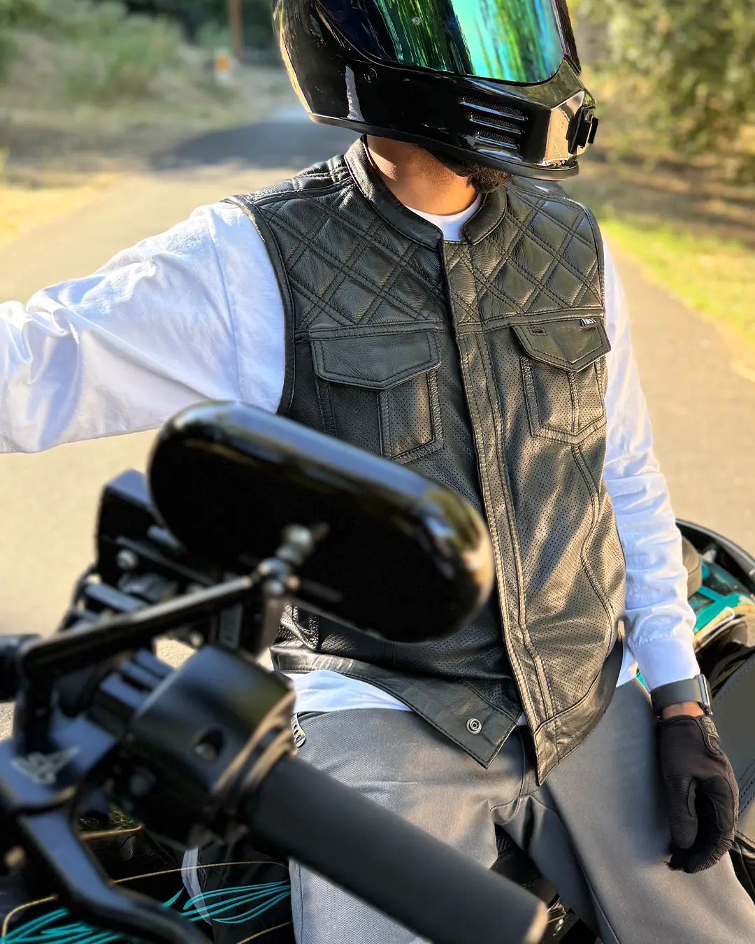 1849-downside-perforated-men-s-motorcycle-leather-vest-21.webp Downside Perforated Men's Motorcycle Leather Vest